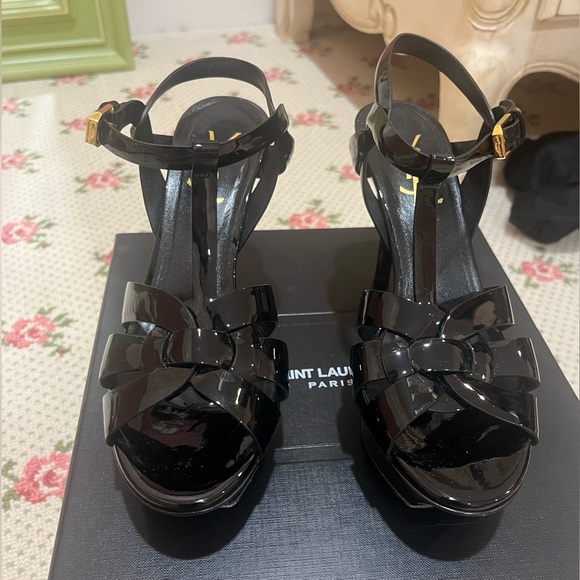 Saint Laurent Tribute Patent T-Strap Platform Sandals in Nero. Worn twice - Picture 4 of 10